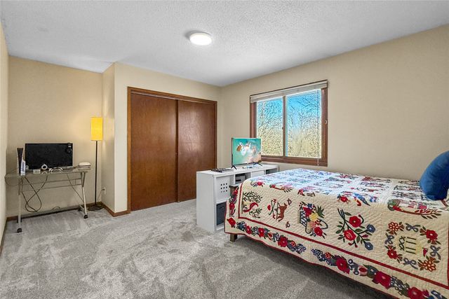 3845 92nd Drive, Urbandale, IA 50322