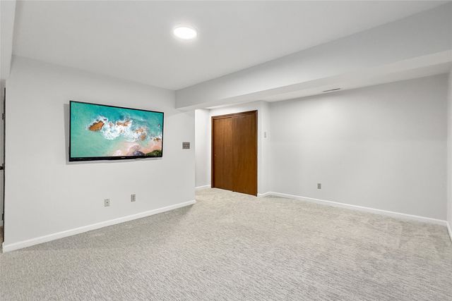 3845 92nd Drive, Urbandale, IA 50322