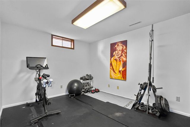 3845 92nd Drive, Urbandale, IA 50322