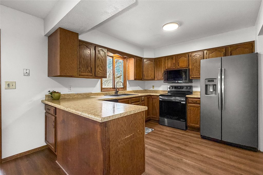 3845 92nd Drive, Urbandale, IA 50322