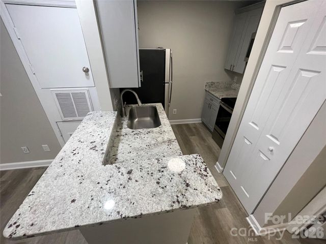 415 W 10th Street 1B, Charlotte, NC 28202
