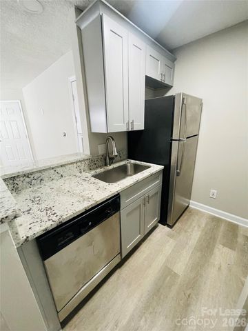 415 W 10th Street 1B, Charlotte, NC 28202