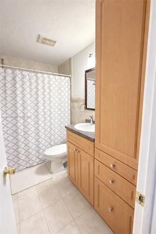 2190 W 60th Street 21201, Hialeah, FL 33016