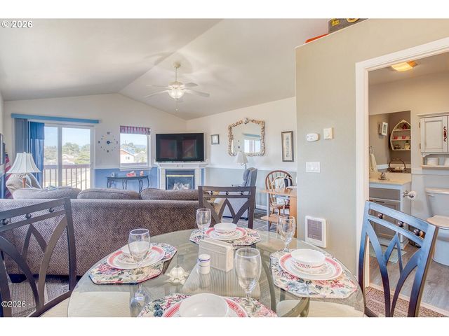 1284 Nw 15TH St, Lincoln City, OR 97367