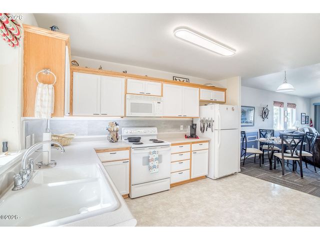 1284 Nw 15TH St, Lincoln City, OR 97367