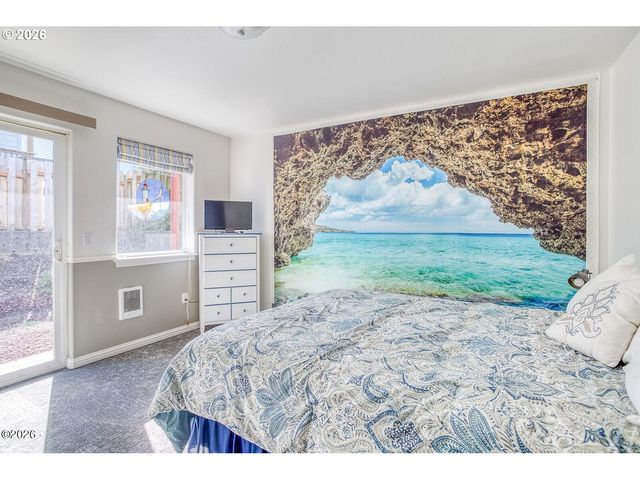 1284 Nw 15TH St, Lincoln City, OR 97367