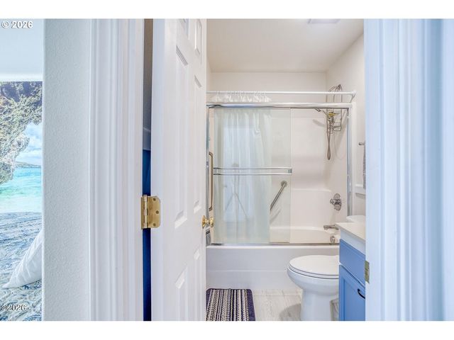 1284 Nw 15TH St, Lincoln City, OR 97367