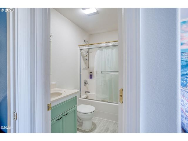 1284 Nw 15TH St, Lincoln City, OR 97367