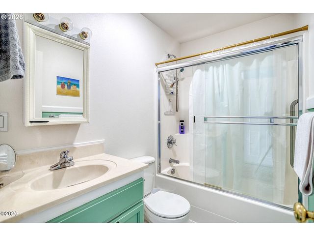 1284 Nw 15TH St, Lincoln City, OR 97367