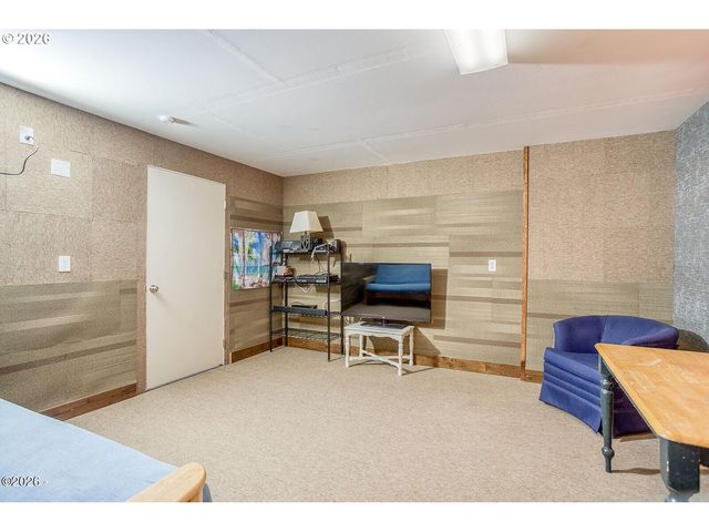 1284 Nw 15TH St, Lincoln City, OR 97367