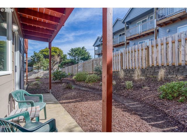 1284 Nw 15TH St, Lincoln City, OR 97367