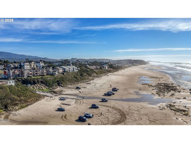 1284 Nw 15TH St, Lincoln City, OR 97367