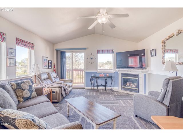 1284 Nw 15TH St, Lincoln City, OR 97367
