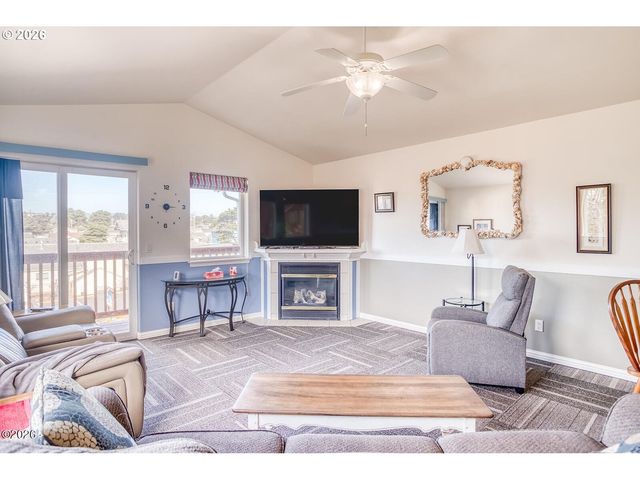 1284 Nw 15TH St, Lincoln City, OR 97367