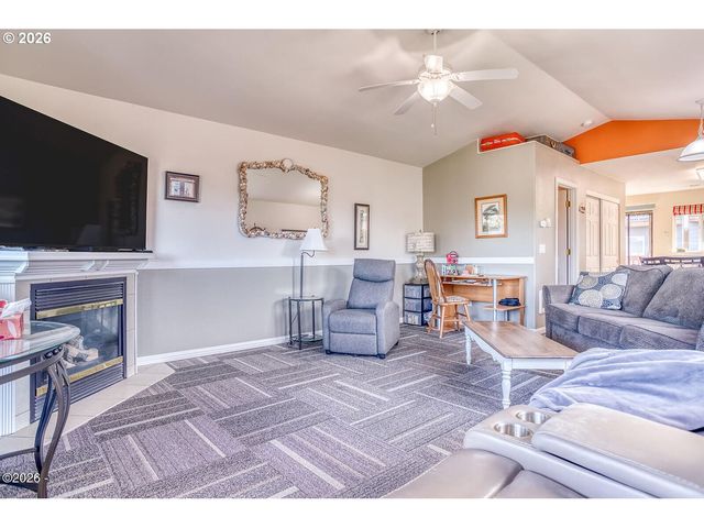 1284 Nw 15TH St, Lincoln City, OR 97367
