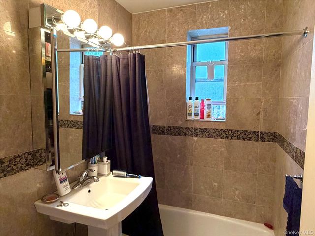54-17 31 Avenue 3K, Woodside, NY 11377