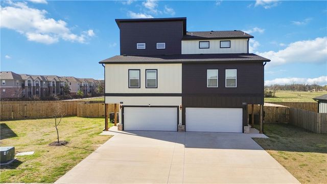 1303 SW Poigai 1 & 2, Bentonville, AR 72713