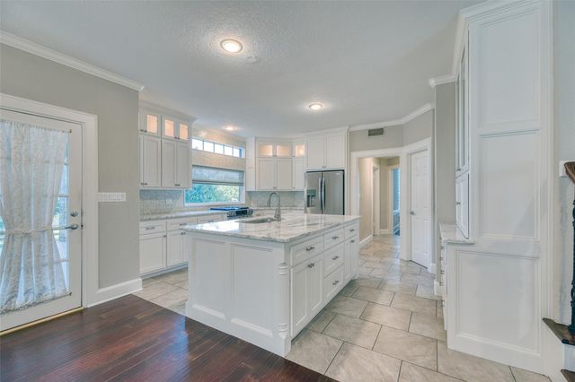240 Edgewood Dr, Montgomery, TX 77356