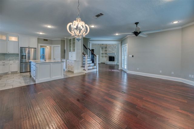 240 Edgewood Dr, Montgomery, TX 77356