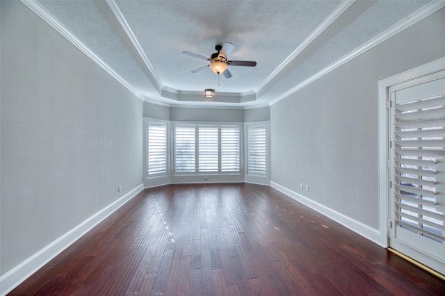 240 Edgewood Dr, Montgomery, TX 77356