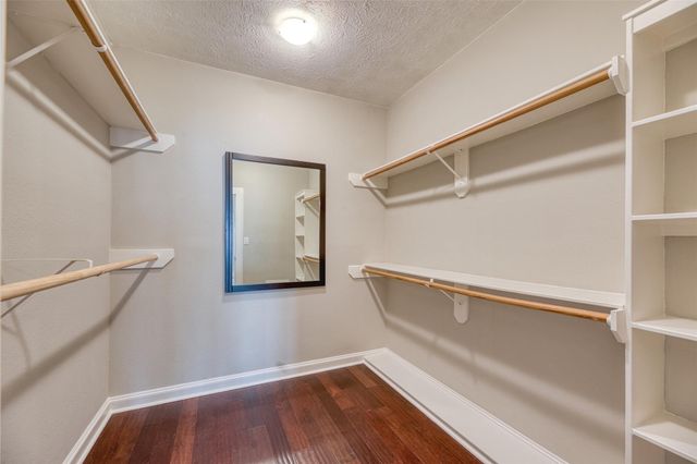 240 Edgewood Dr, Montgomery, TX 77356