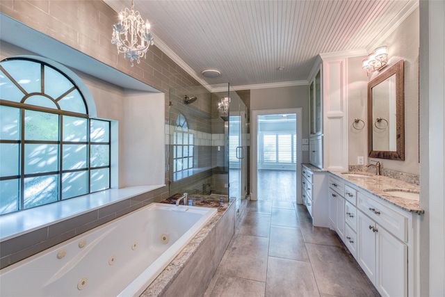 240 Edgewood Dr, Montgomery, TX 77356