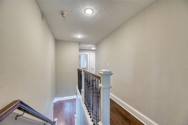 240 Edgewood Dr, Montgomery, TX 77356
