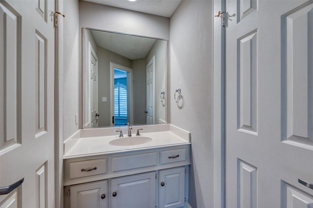 240 Edgewood Dr, Montgomery, TX 77356