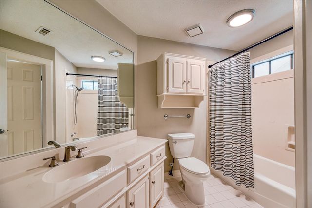 240 Edgewood Dr, Montgomery, TX 77356