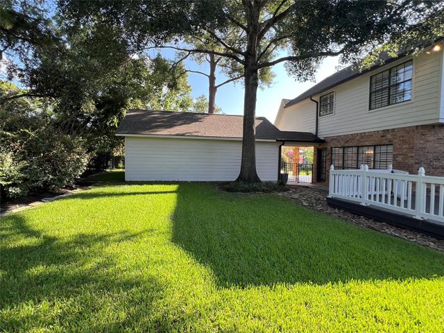 240 Edgewood Dr, Montgomery, TX 77356