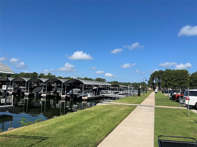 240 Edgewood Dr, Montgomery, TX 77356