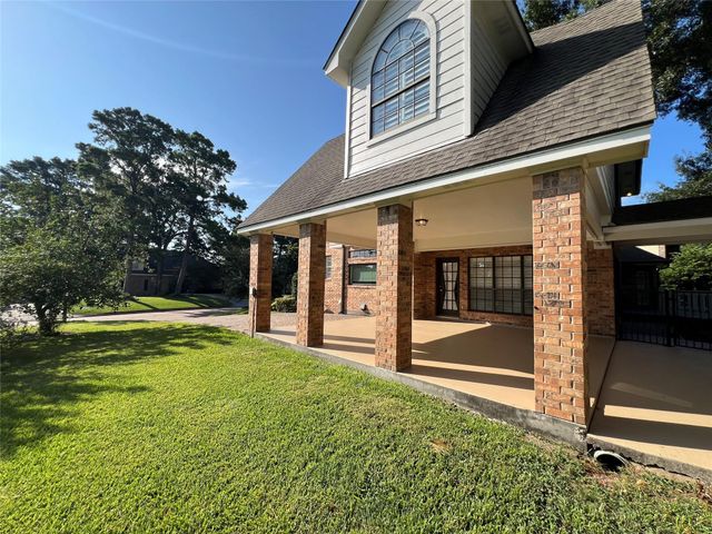 240 Edgewood Dr, Montgomery, TX 77356
