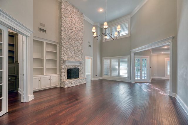 240 Edgewood Dr, Montgomery, TX 77356