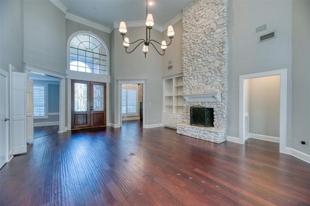 240 Edgewood Dr, Montgomery, TX 77356