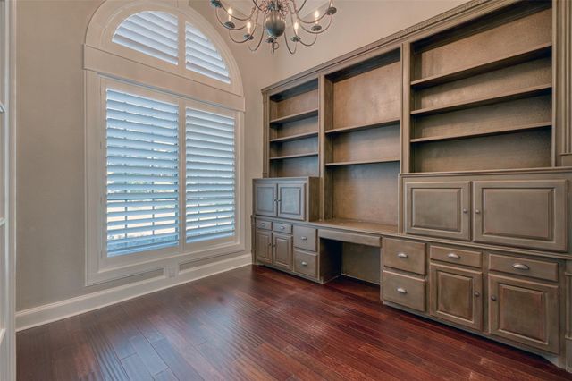 240 Edgewood Dr, Montgomery, TX 77356