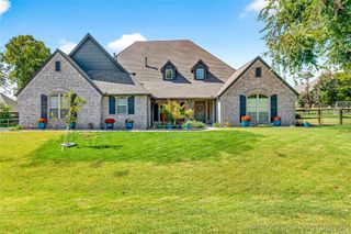 8432 N 68th East Avenue, Owasso, OK 74055