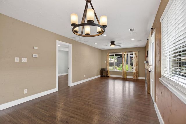 217 Earl Ave, Roseville, CA 95678