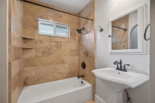 217 Earl Ave, Roseville, CA 95678