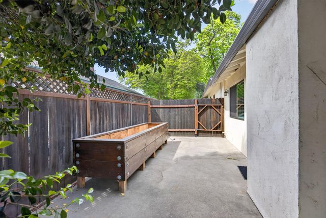 217 Earl Ave, Roseville, CA 95678