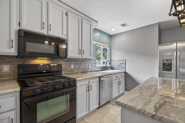 217 Earl Ave, Roseville, CA 95678