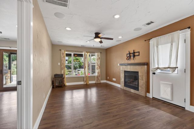 217 Earl Ave, Roseville, CA 95678