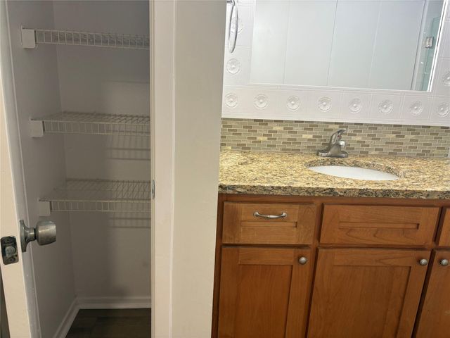 1015 E Yager LN 83, Austin, TX 78753