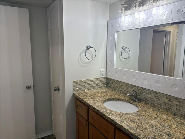 1015 E Yager LN 83, Austin, TX 78753