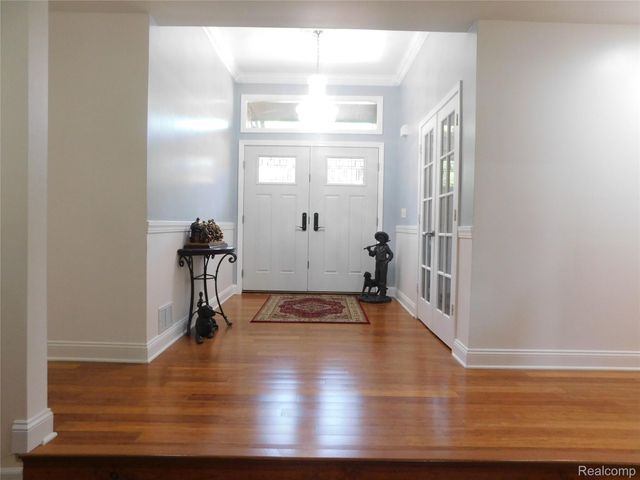 2800 Ranieri Drive, Troy, MI 48085
