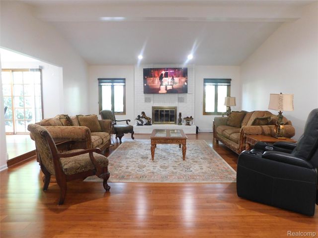 2800 Ranieri Drive, Troy, MI 48085