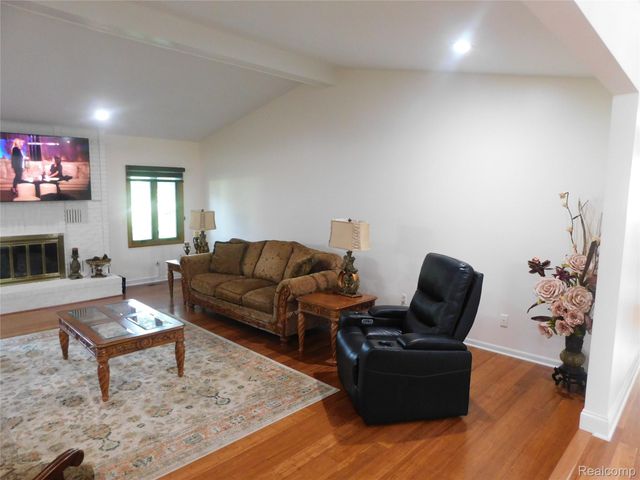 2800 Ranieri Drive, Troy, MI 48085