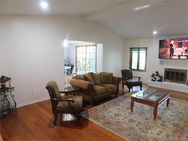 2800 Ranieri Drive, Troy, MI 48085