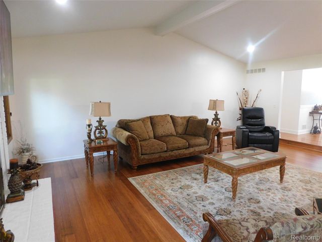 2800 Ranieri Drive, Troy, MI 48085