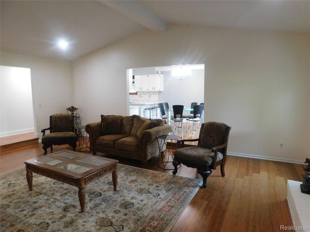 2800 Ranieri Drive, Troy, MI 48085