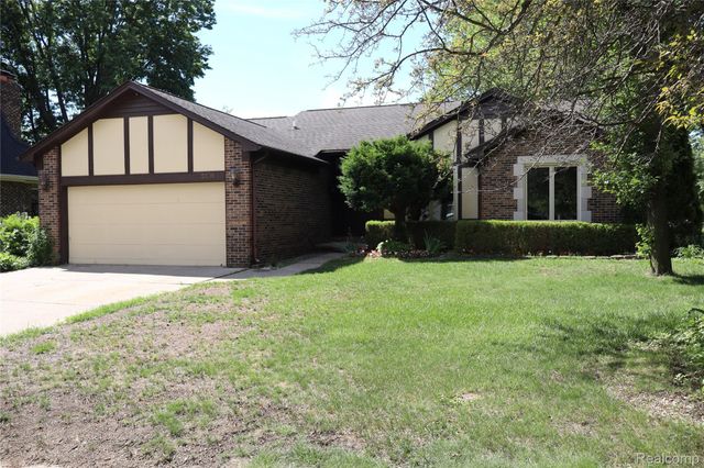 2800 Ranieri Drive, Troy, MI 48085